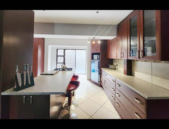 3 BEDROOM APARTMENT RENTED IN HUMEWOOD